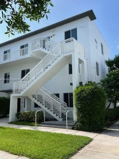 3 bedroom 2 bath Residential Lease for rent at 10229 NW 64th Ter # 304, Doral FL 33178