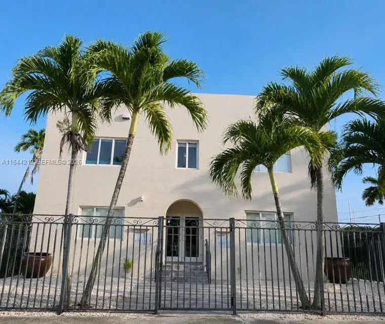 Residential Income for sale at 2500 NE 192nd St, Miami FL 33180