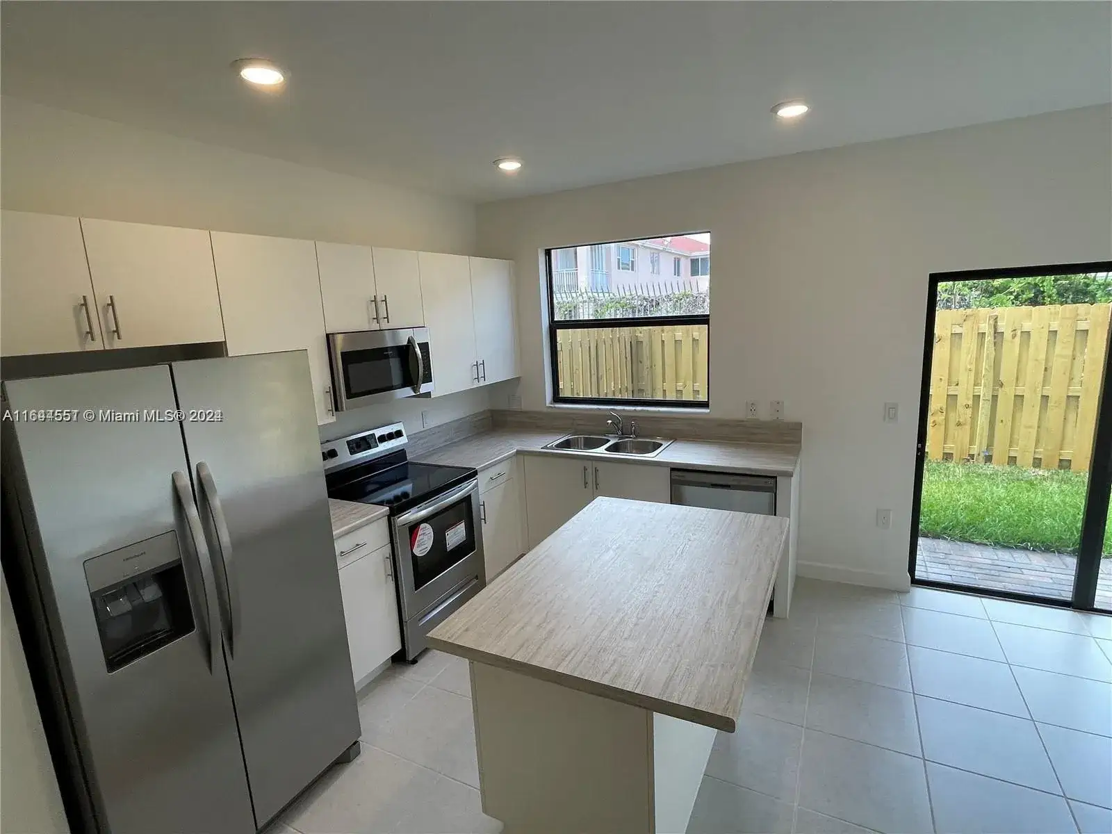 3 bedroom 3 bath Residential Lease for rent at 20671 NE 7th Pl, Miami FL 33179