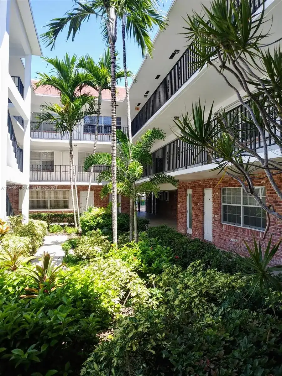 1 bedroom 1 bath Residential Lease for rent at 2424 NE 9th St # 205, Fort Lauderdale FL 33304