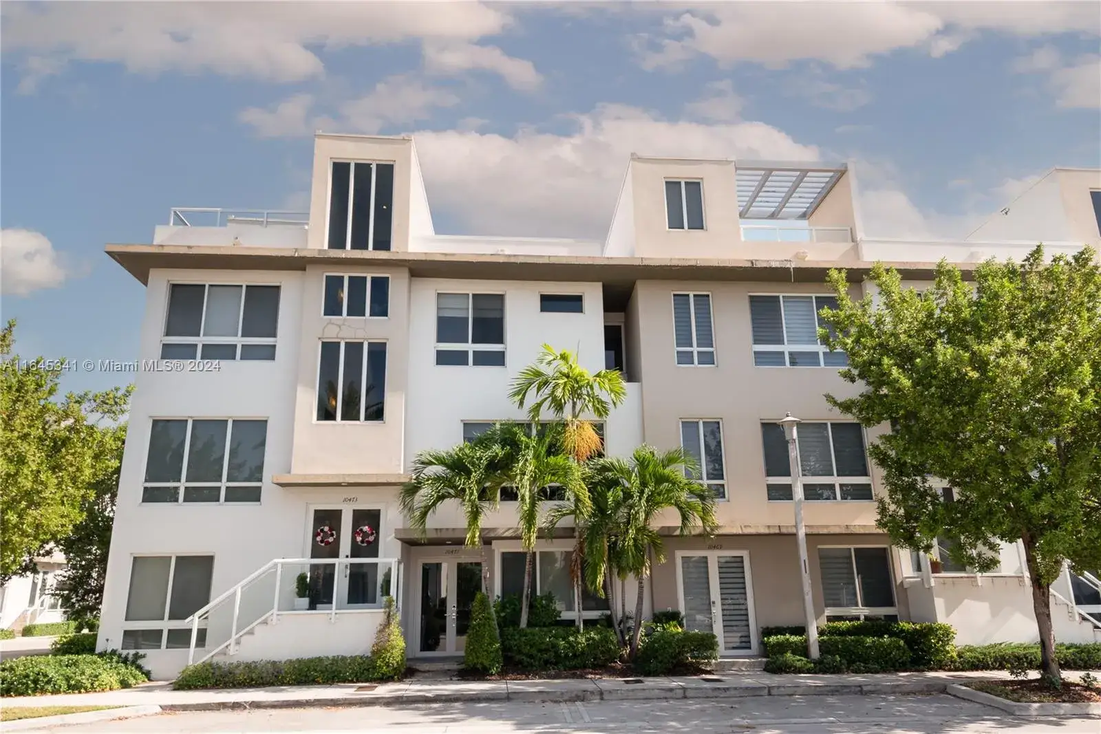 4 bedroom 3 bath Residential for sale at 10471 NW 66th St, Doral FL 33178