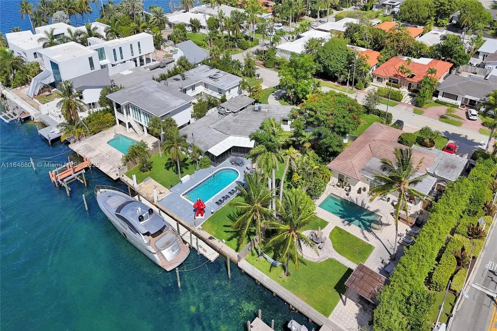 4 bedroom 2 bath Residential for sale at 1020 S Shore Dr, Miami Beach FL 33141