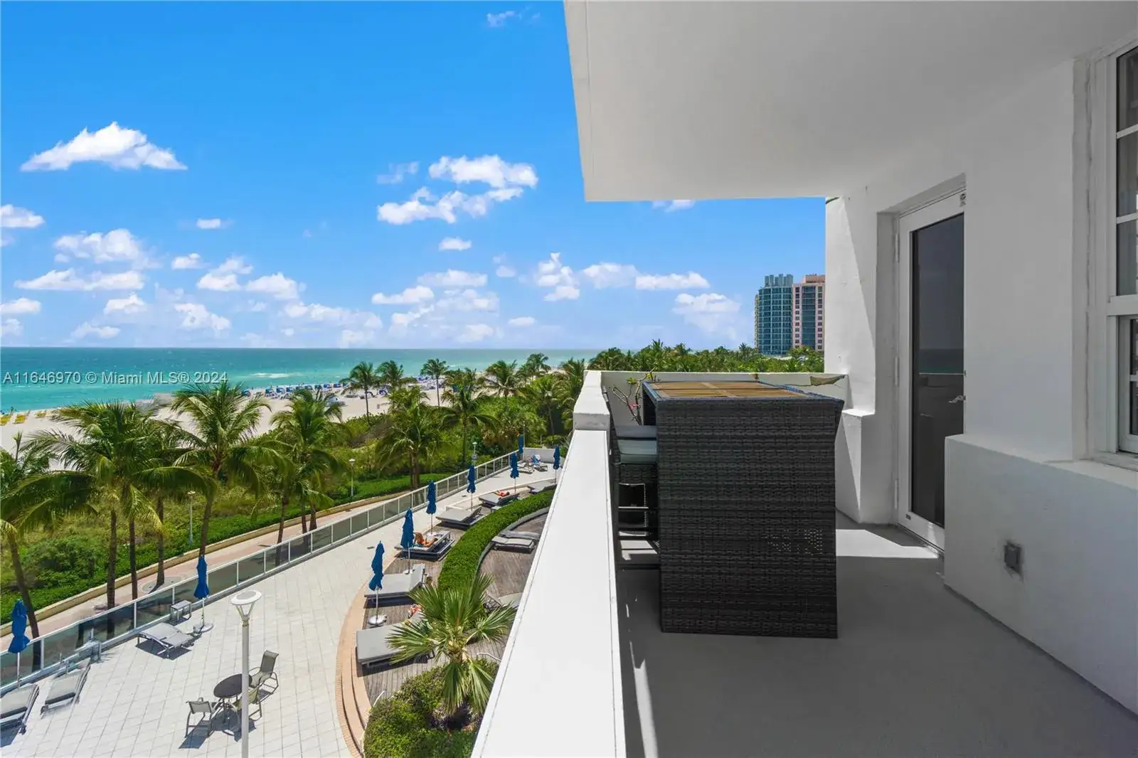 2 bedroom 2 bath Residential Lease for rent at 100 Lincoln Rd # 548, Miami Beach FL 33139