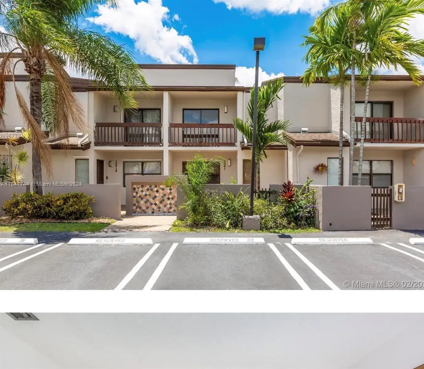 2 bedroom 2 bath Residential Lease for rent at 10014 NW 41st St # 32, Doral FL 33178