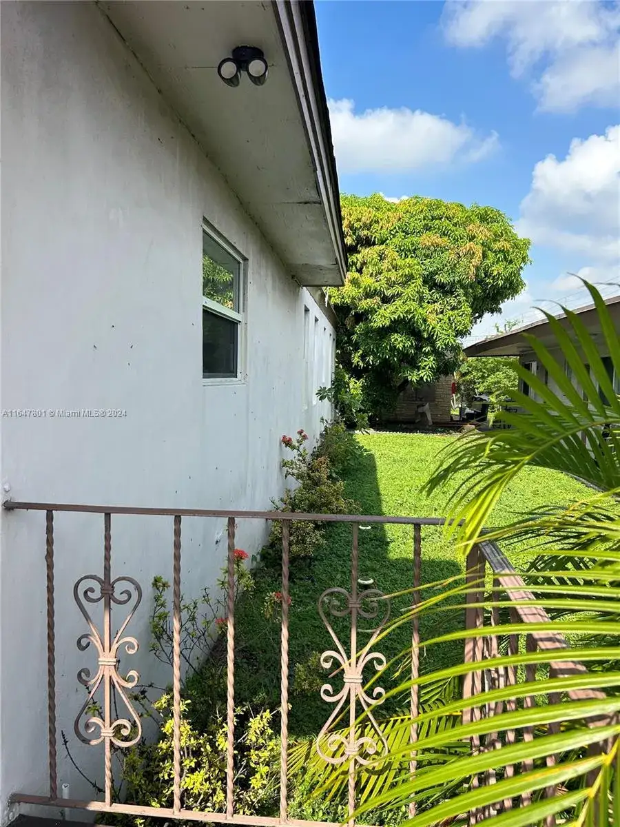 1 bath Residential Lease for rent at 800 N federal hwy # 5, Hollywood FL 33020