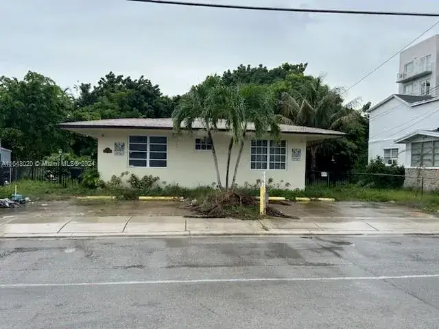 Residential Income for sale at 800 NE 85th St, Miami FL 33138