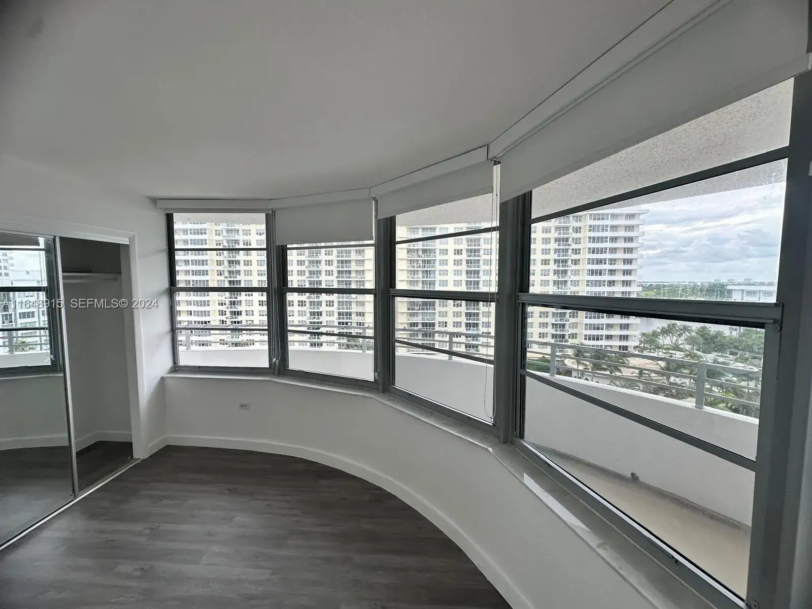 2 bedroom 2 bath Residential for sale at 5555 Collins Ave # 10B, Miami Beach FL 33140