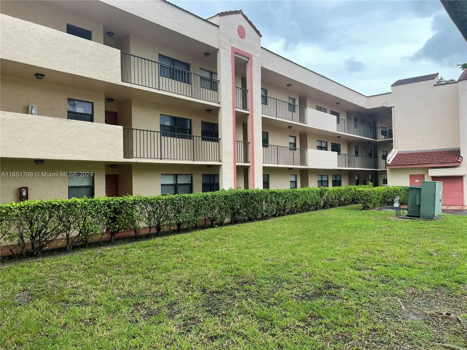2 bedroom 2 bath Residential for sale at 3252 Foxcroft Rd # 206, Miramar FL 33025