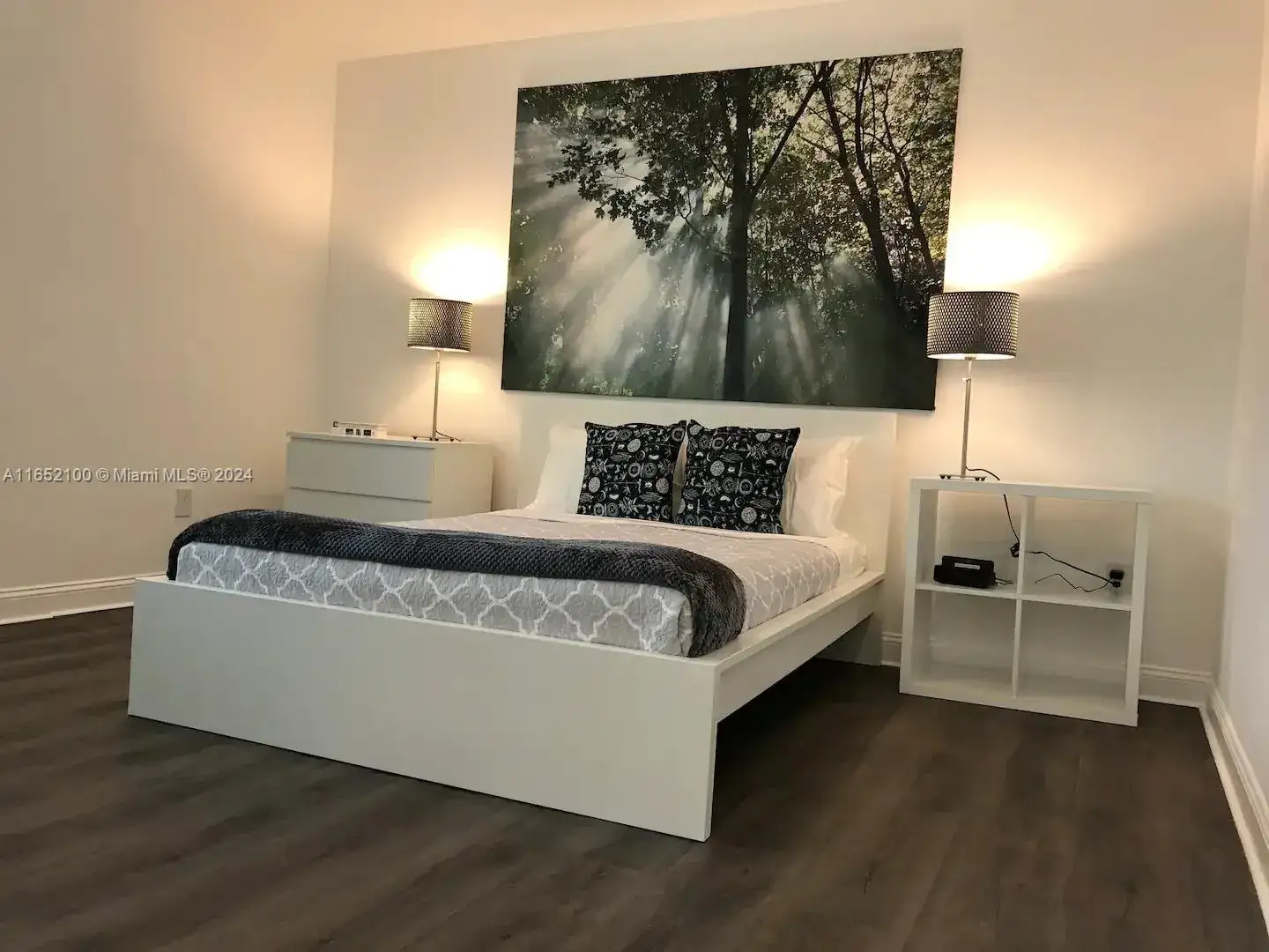 2 bedroom 1 bath Residential for sale at 2615 Collins Ave # 24, Miami Beach FL 33140