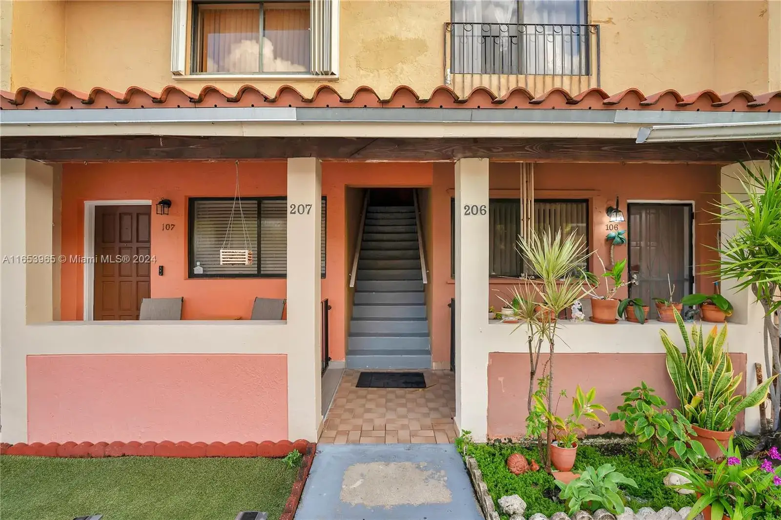 2 bedroom 2 bath Residential Lease for rent at 2775 W 62nd Pl # 207, Hialeah FL 33016