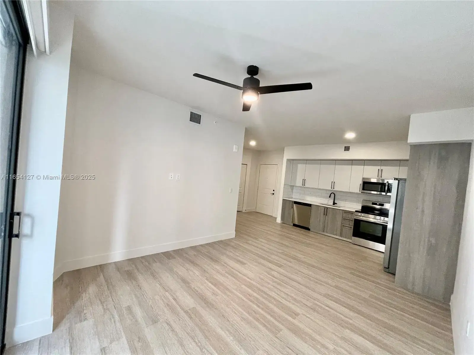 2 bedroom 2 bath Residential Lease for rent at 18412 Homestead Ave # 727, Miami FL 33157