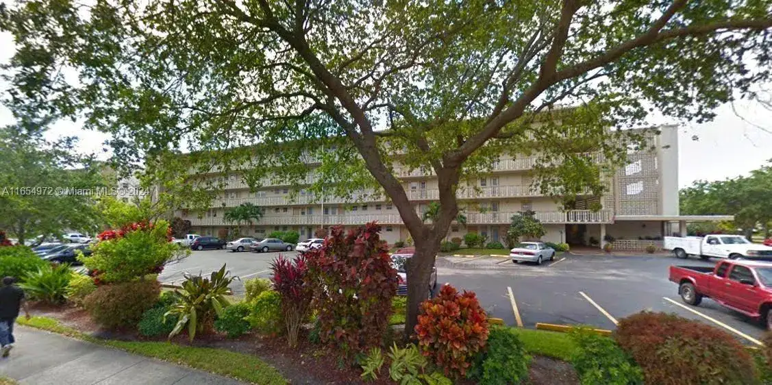 2 bedroom 2 bath Residential Lease for rent at 4700 Washington St # 402, Hollywood FL 33021