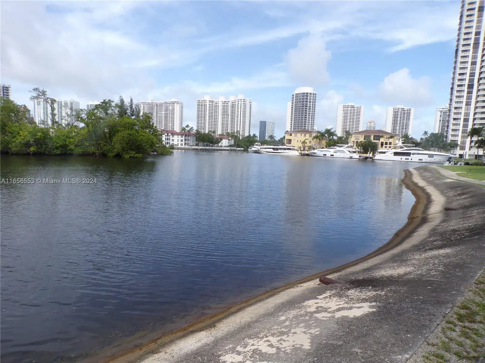 2 bedroom 2 bath Residential for sale at 3030 Marcos Dr # T101, Aventura FL 33160
