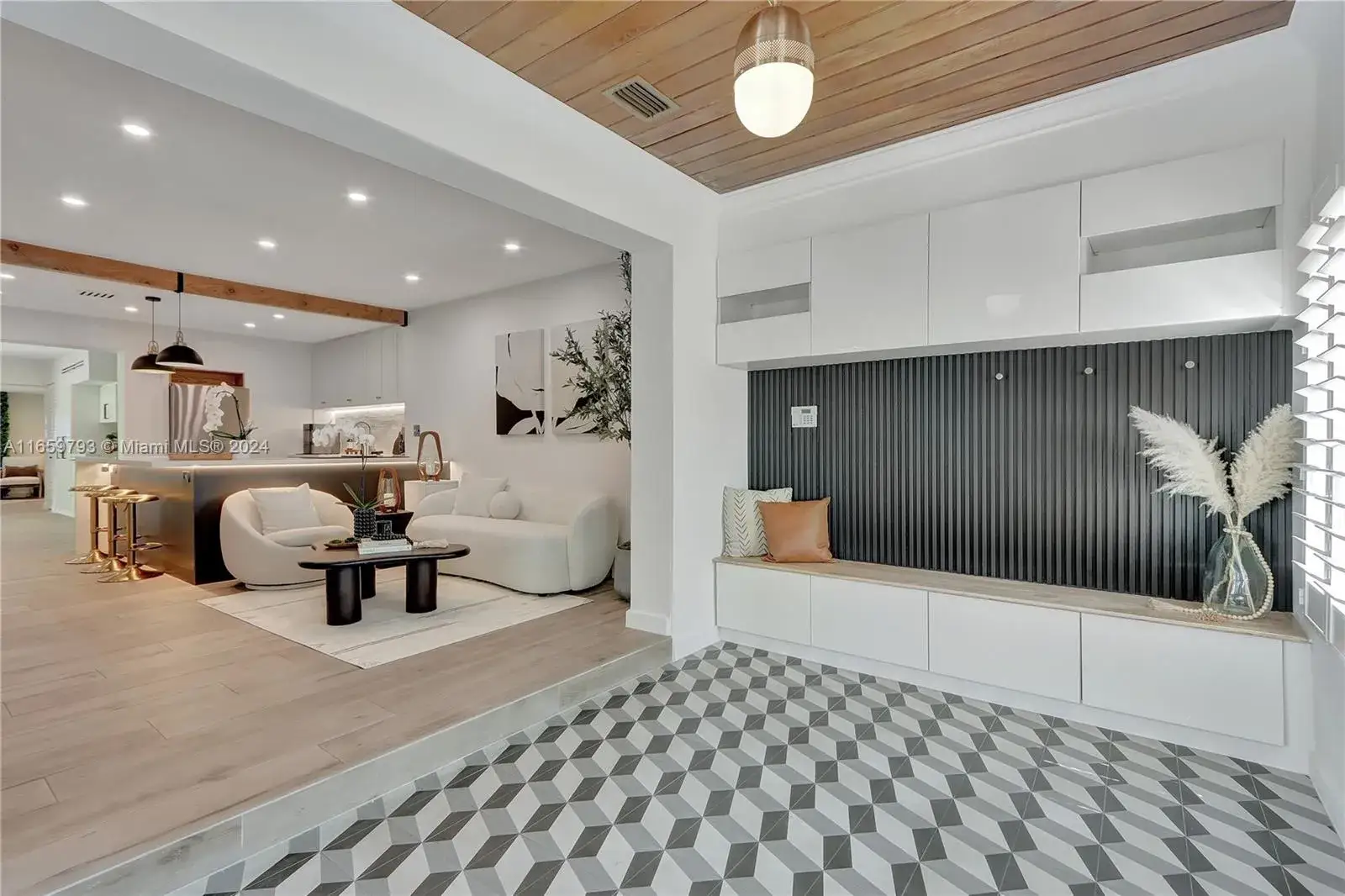 3 bedroom 2 bath Residential for sale at 814 Monterey St, Coral Gables FL 33134