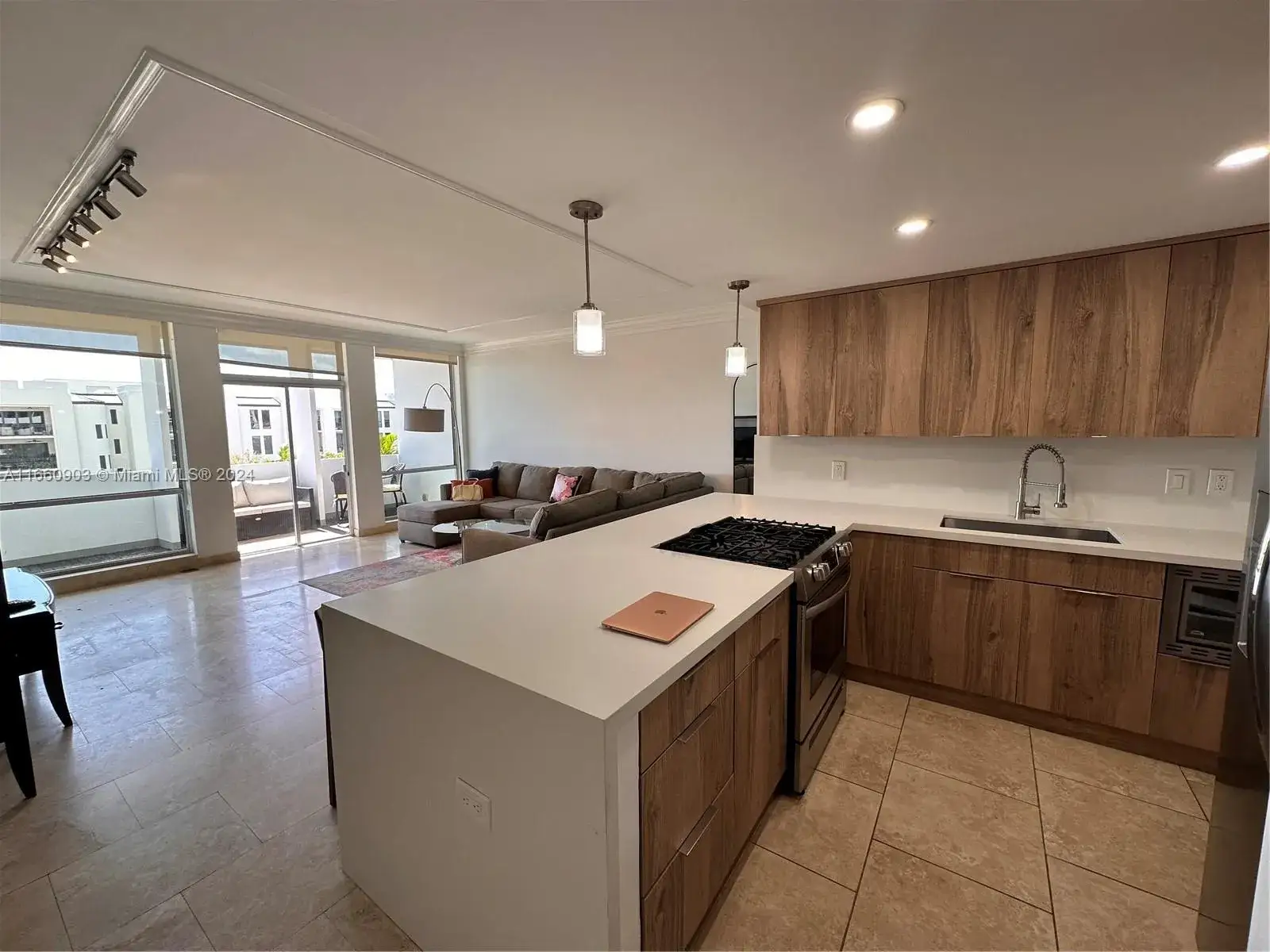 1 bedroom 1 bath Residential Lease for rent at 700 Biltmore Way # 506, Coral Gables FL 33134