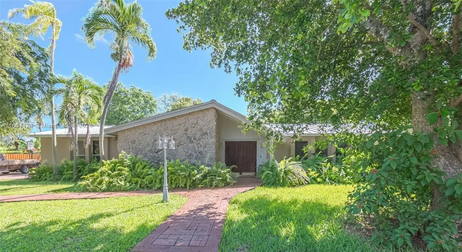 5 bedroom 4 bath Residential Lease for rent at 17191 SW 84th Ave, Palmetto Bay FL 33157