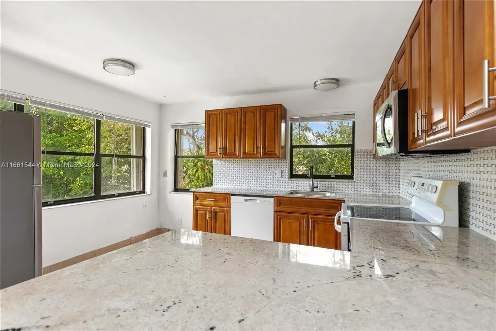 2 bedroom 2 bath Residential Lease for rent at 2225 Monroe St # A3, Hollywood FL 33020