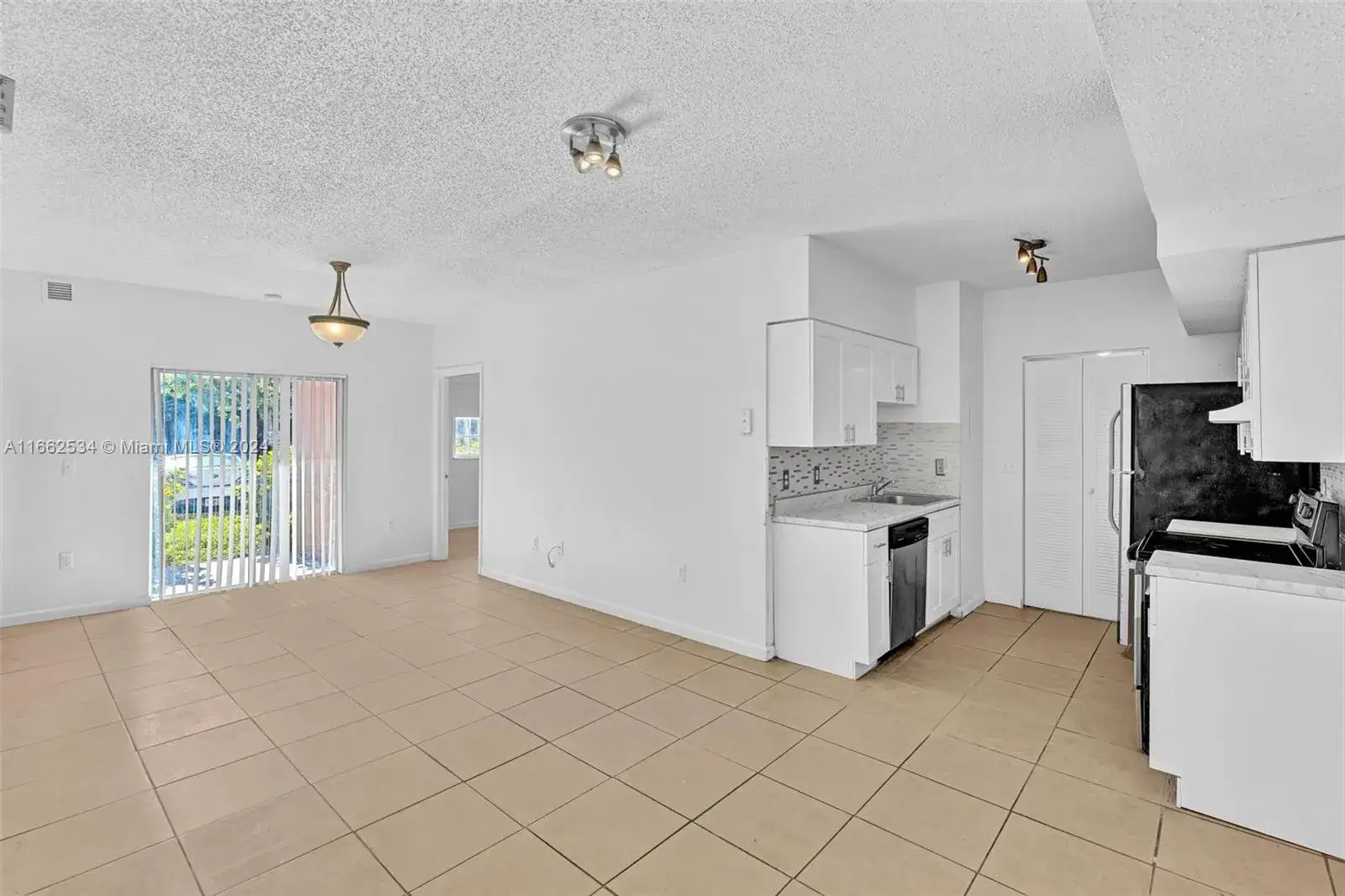 2 bedroom 2 bath Residential Lease for rent at 3221 Sabal Palm Mnr # 105, Davie FL 33024