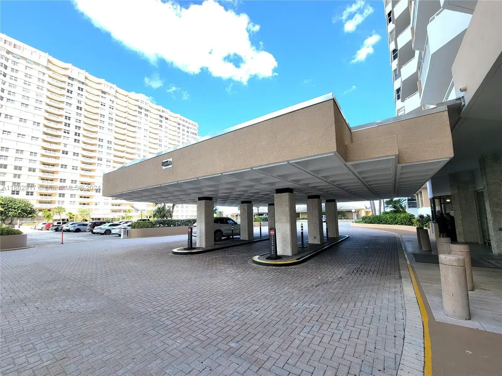 1 bedroom 1 bath Residential for sale at 1980 S Ocean Dr # 2C, Hallandale Beach FL 33009