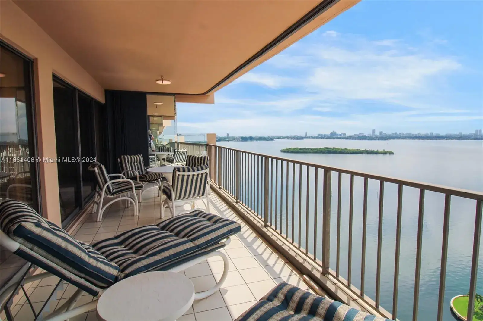 1 bedroom 1 bath Residential Lease for rent at 1800 NE 114th St # 2308, Miami FL 33181