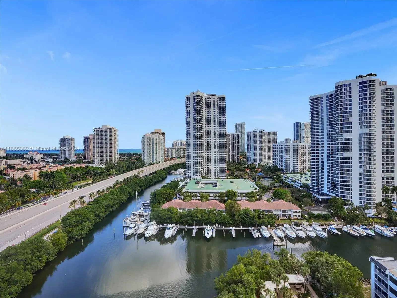 2 bedroom 2 bath Residential for sale at 3400 192nd ST # 1811, Aventura FL 33180