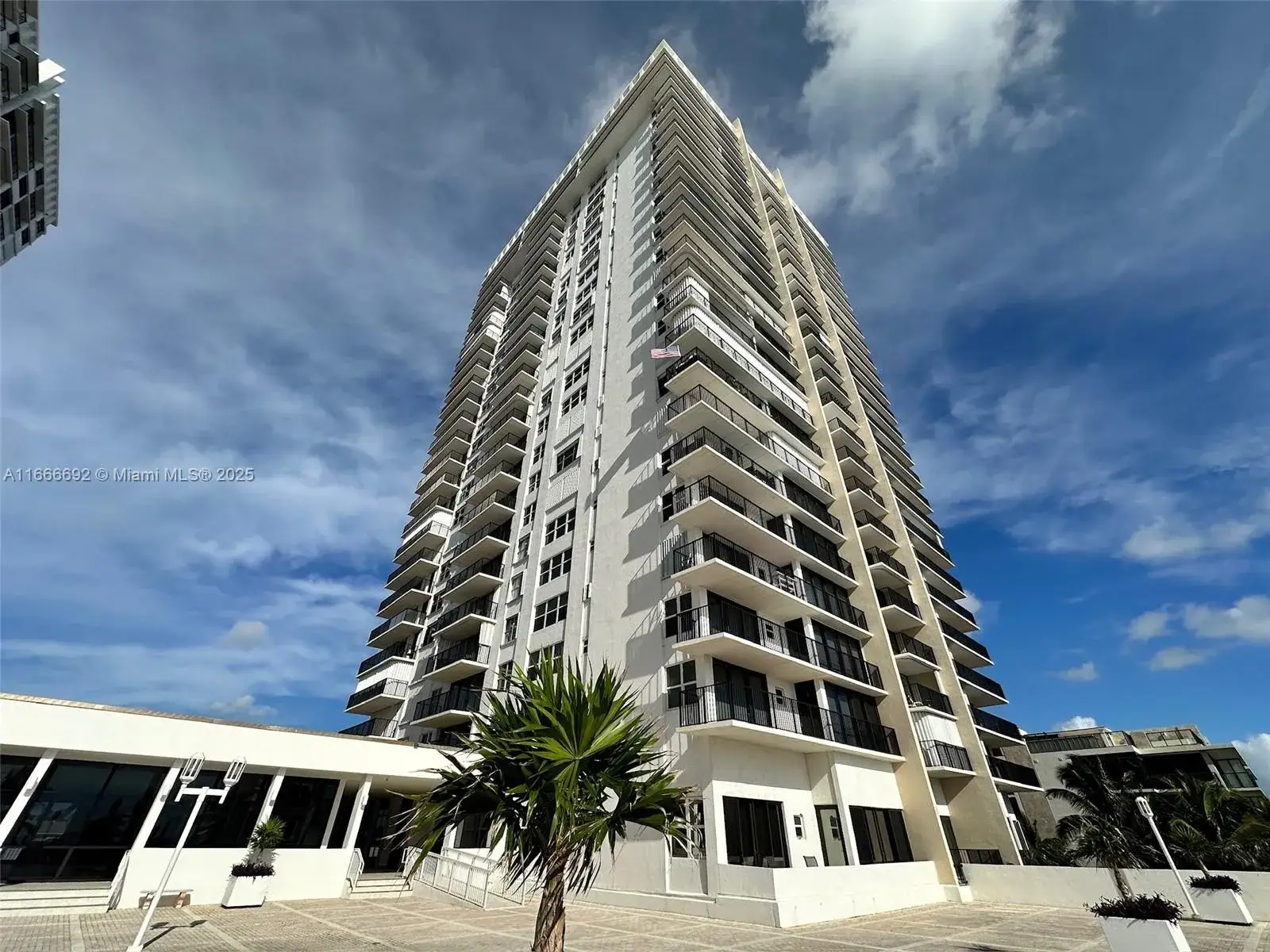 2 bedroom 2 bath Residential for sale at 2201 S Ocean Dr # 904, Hollywood FL 33019