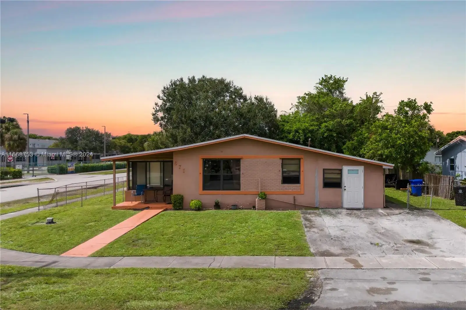 3 bedroom 2 bath Residential for sale at 671 SW 28th Ter, Fort Lauderdale FL 33312