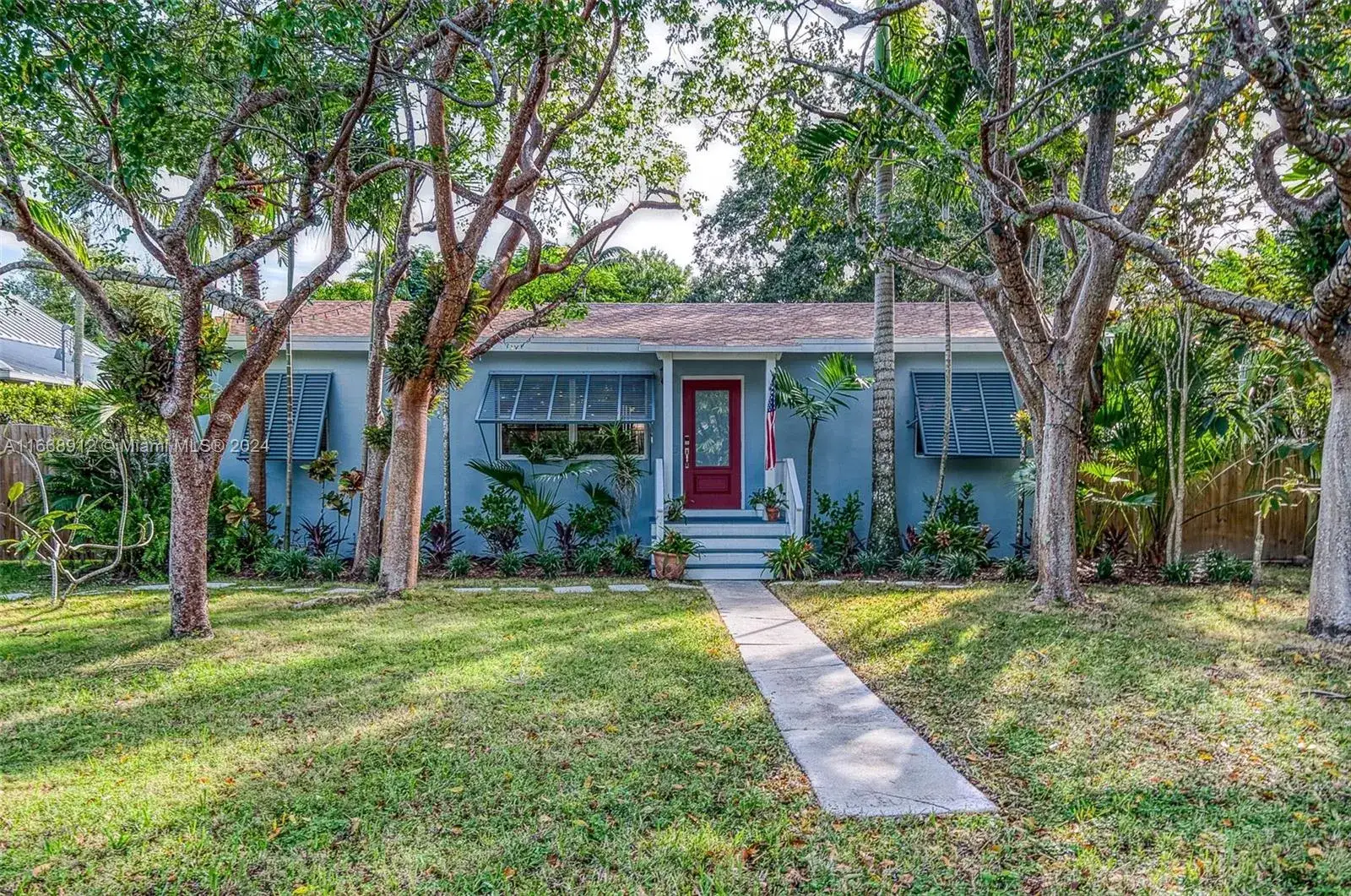 3 bedroom 1 bath Residential Lease for rent at 7641 SW 60th Ave, South Miami FL 33143