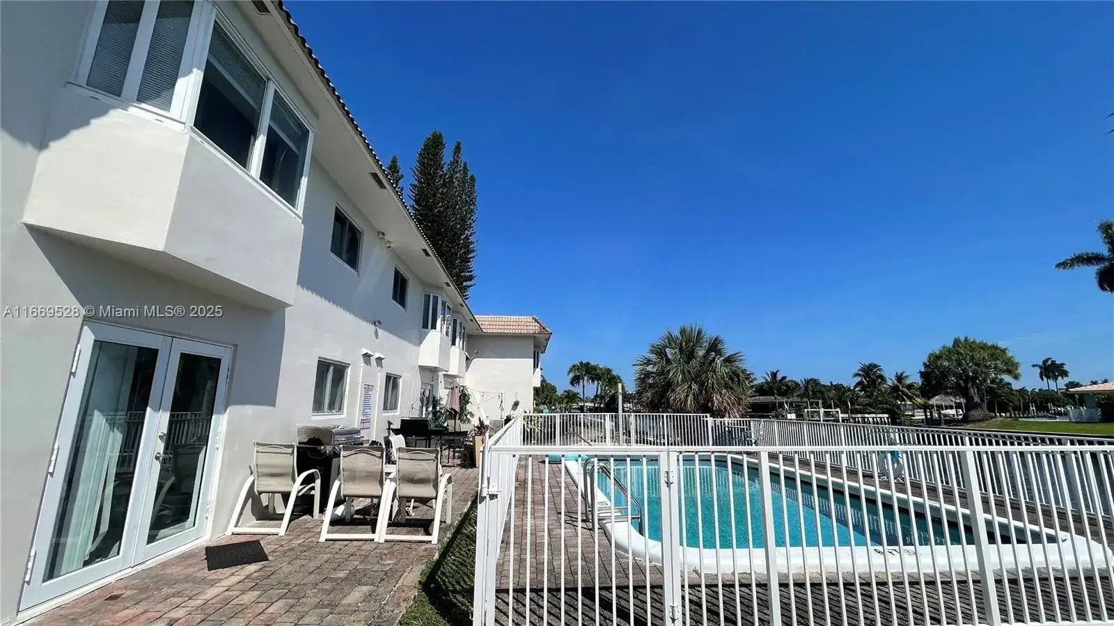 2 bedroom 2 bath Residential Lease for rent at 840 Pine Dr # 103, Pompano Beach FL 33060
