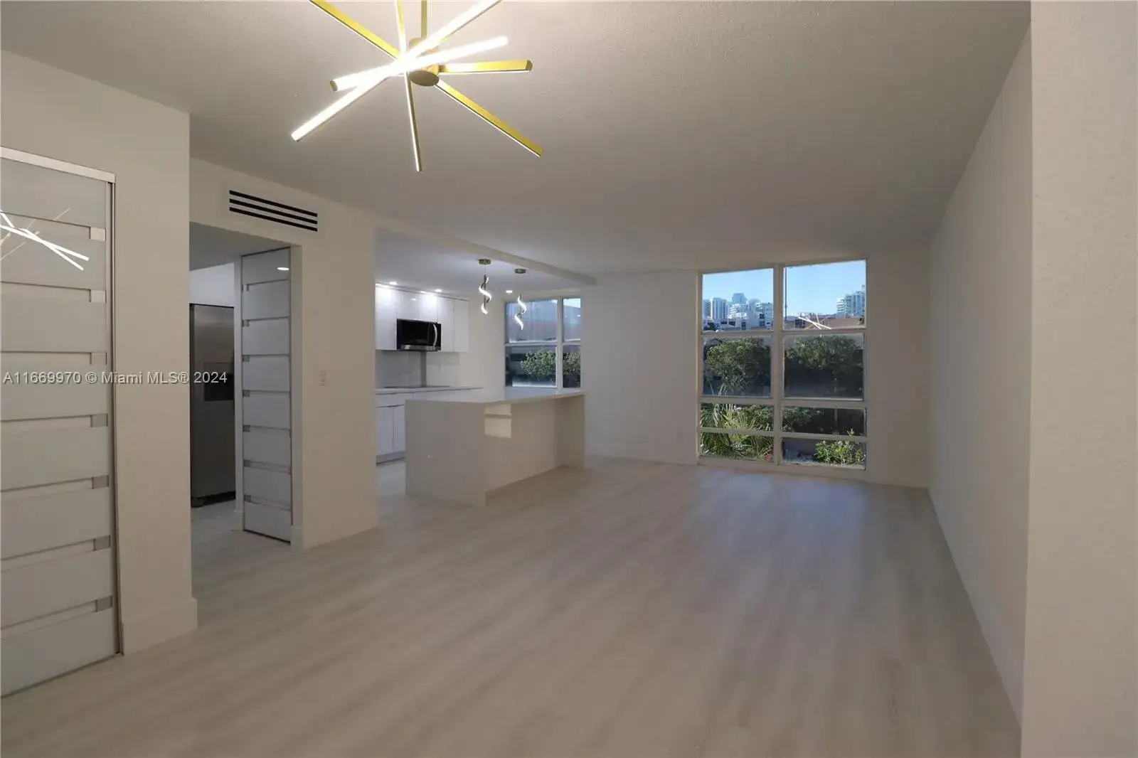 1 bedroom 1 bath Residential for sale at 210 172nd St # 332, Sunny Isles Beach FL 33160
