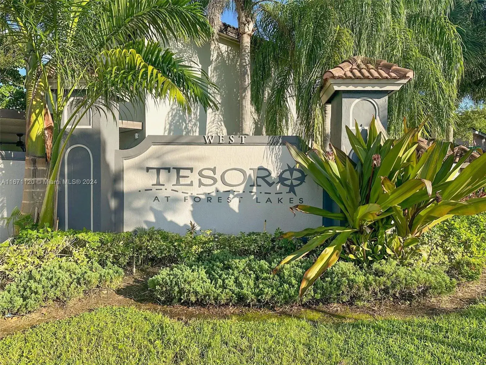 4 bedroom 2 bath Residential Lease for rent at 16506 SW 96th Ter, Miami FL 33196