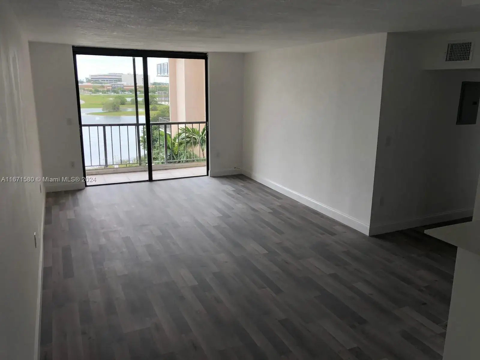 2 bedroom 2 bath Residential for sale at 9682 Fontainebleau Blvd # 507, Miami FL 33172