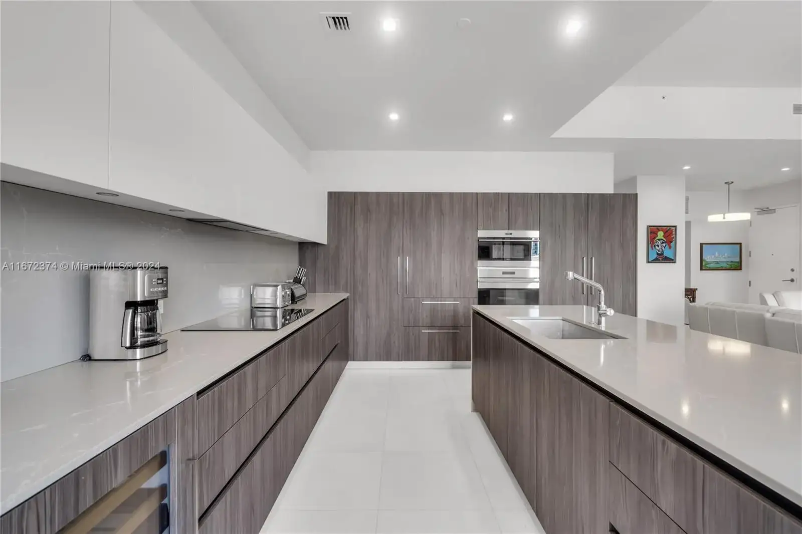 2 bedroom 2 bath Residential Lease for rent at 275 Giralda Ave # 6, Coral Gables FL 33134