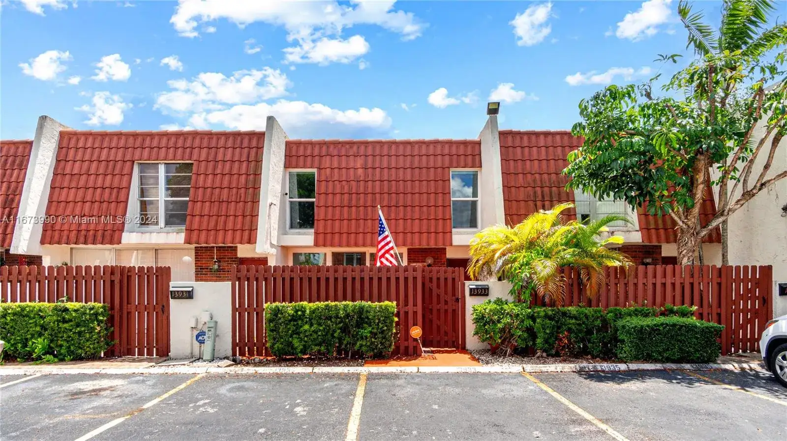 3 bedroom 2 bath Residential Lease for rent at 13933 SW 84th St # 904, Miami FL 33183