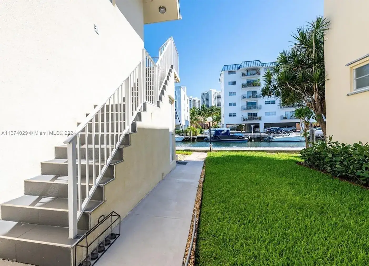 1 bedroom 1 bath Residential Lease for rent at 3721 NE 170th St # 4, North Miami Beach FL 33160
