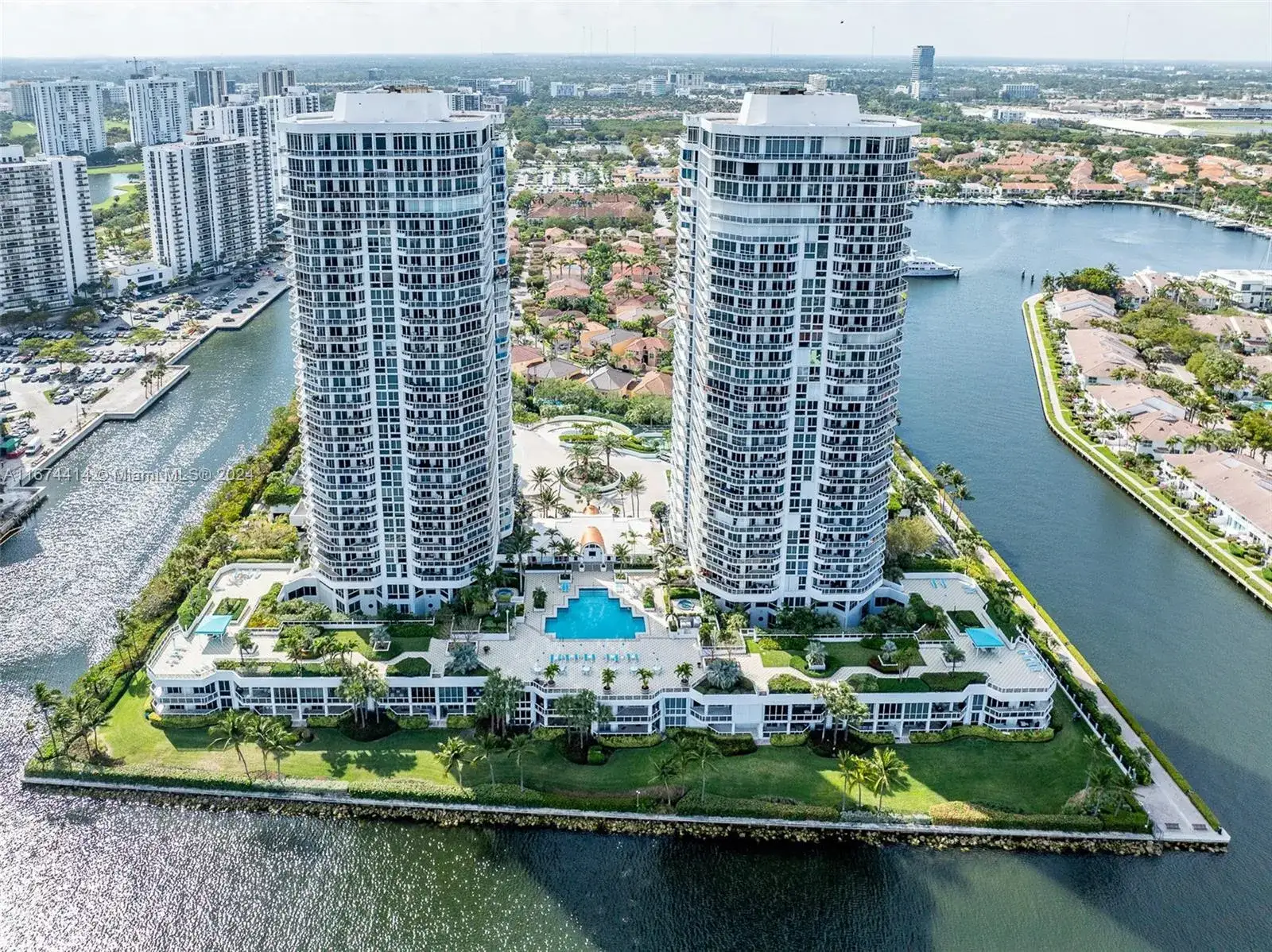 2 bedroom 2 bath Residential for sale at 3801 NE 207th St # 504, Aventura FL 33180