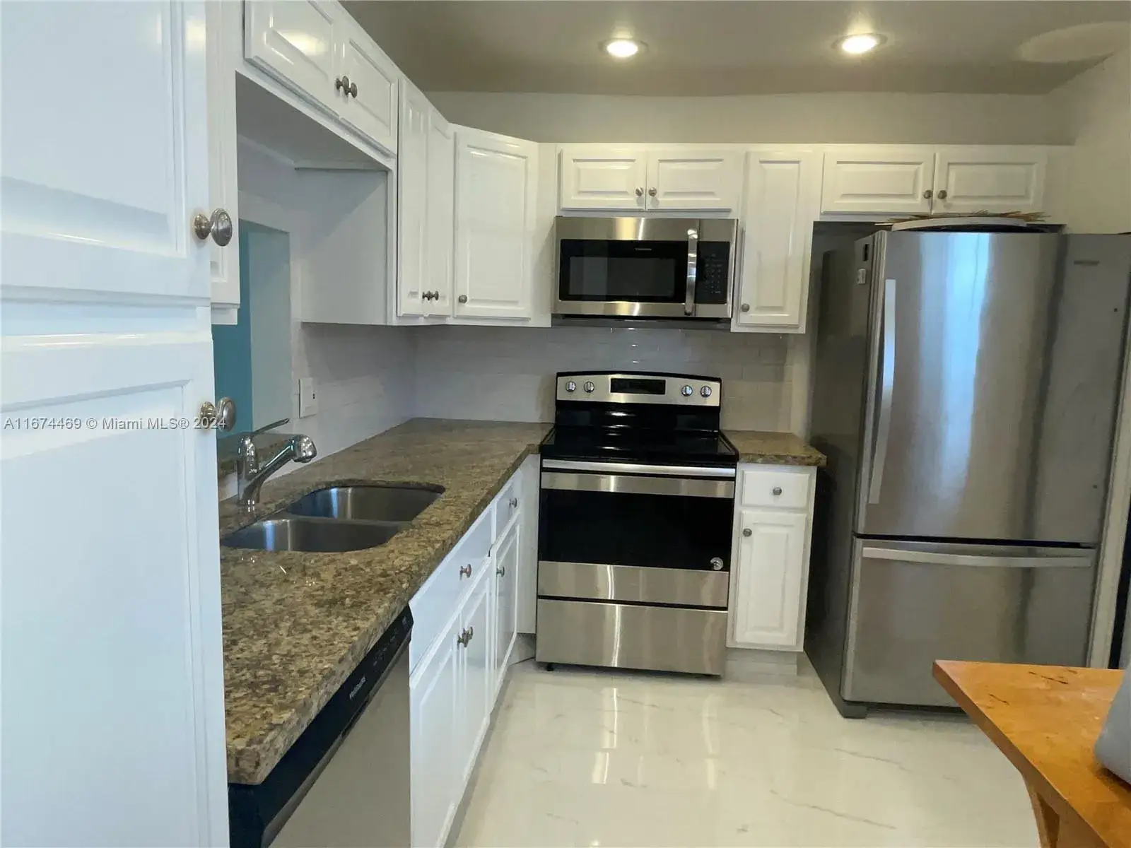 2 bedroom 2 bath Residential Lease for rent at 218 NE 12th Ave # 107, Hallandale Beach FL 33009