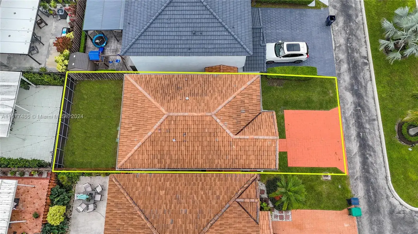 3 bedroom 2 bath Residential for sale at 16260 SW 97th St, Miami FL 33196
