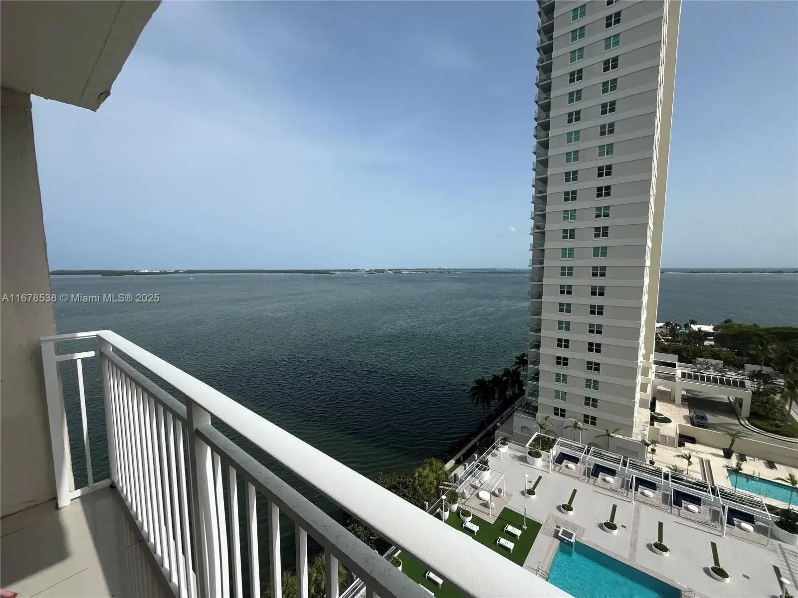1 bedroom 1 bath Residential for sale at 770 Claughton, Miami FL 33131