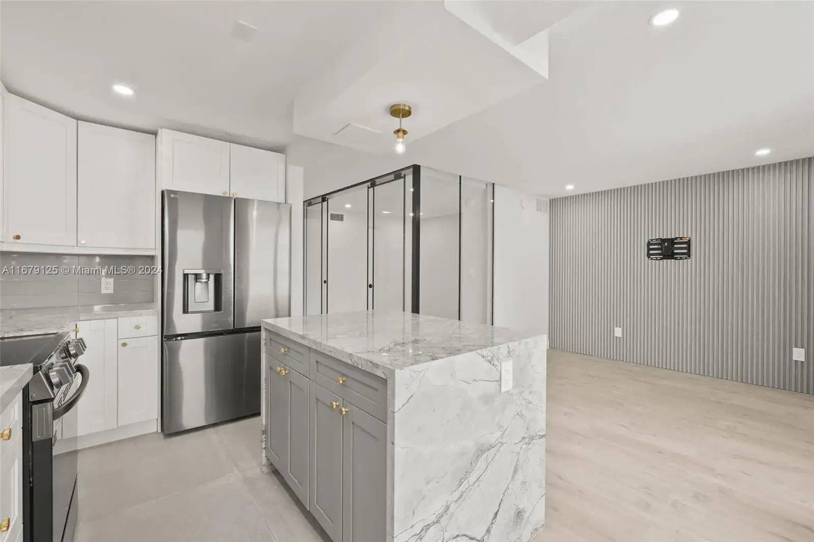 2 bedroom 1 bath Residential Lease for rent at 1340 Lincoln Rd # 603, Miami Beach FL 33139