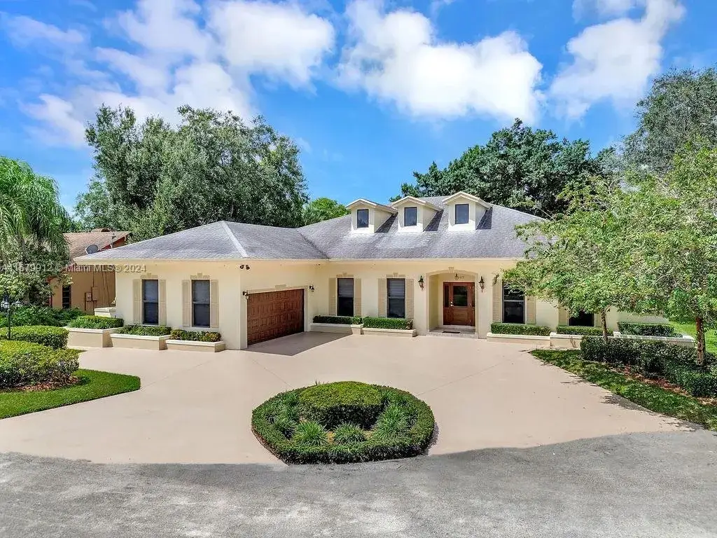 6 bedroom 5 bath Residential for sale at 1067 SW 92nd Ave, Plantation FL 33324