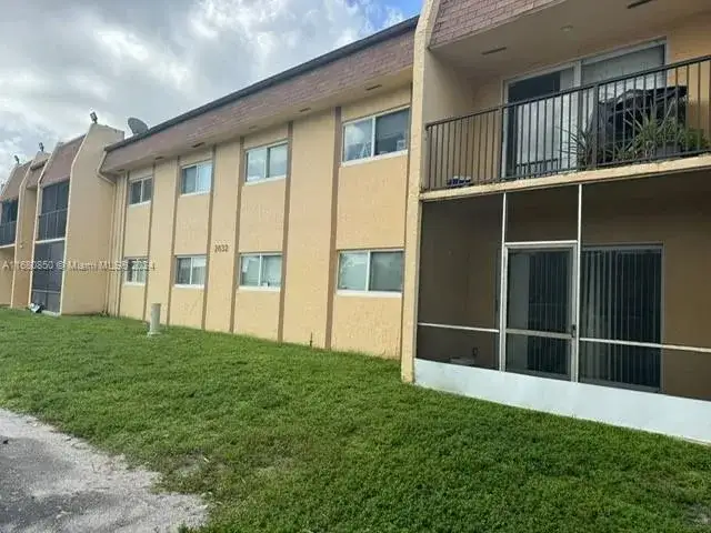 2 bedroom 2 bath Residential for sale at 2832 NW 55th Ave # 1B, Lauderhill FL 33313