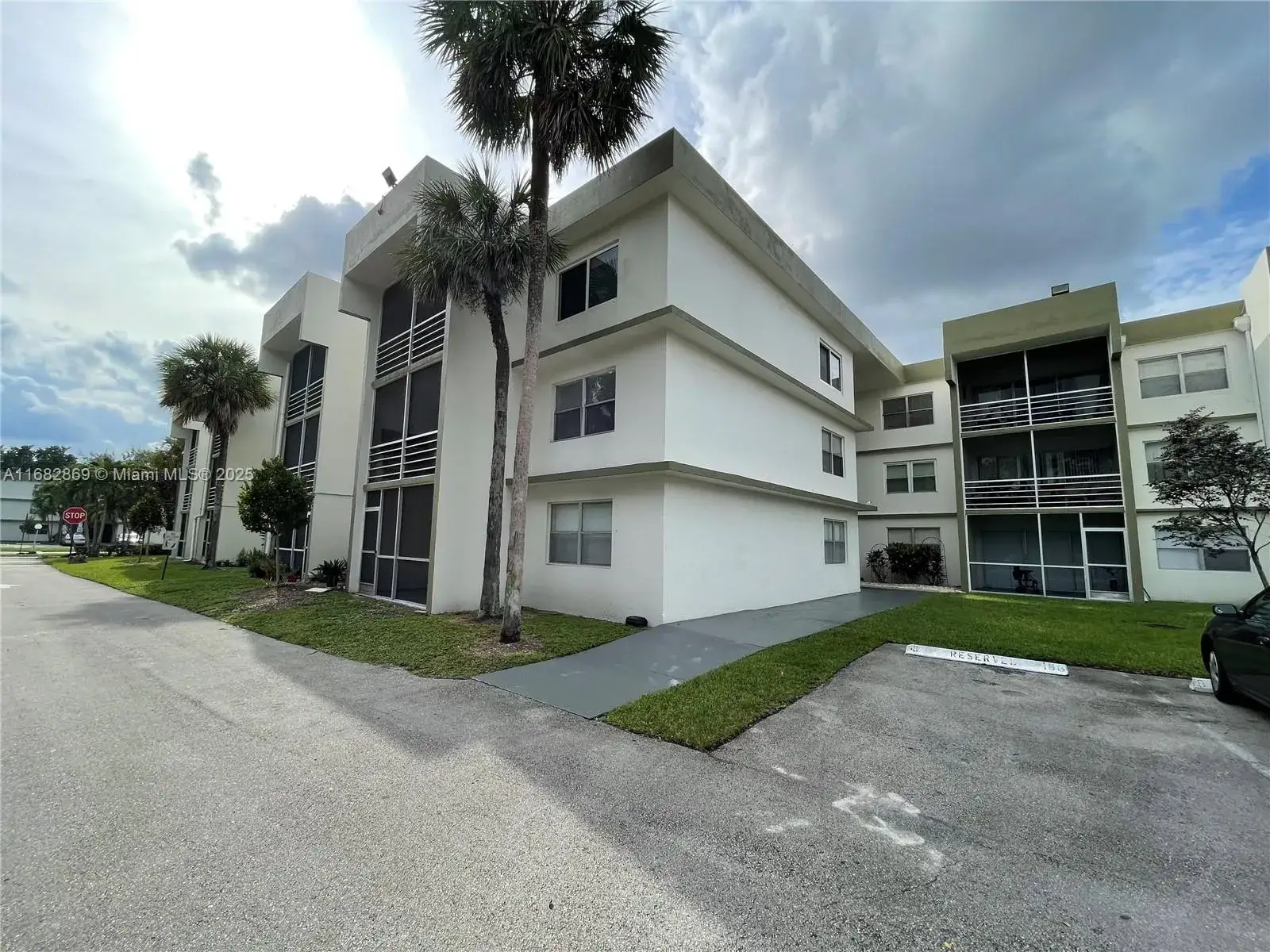 2 bedroom 2 bath Residential for sale at 4255 N University Dr # 201, Sunrise FL 33351