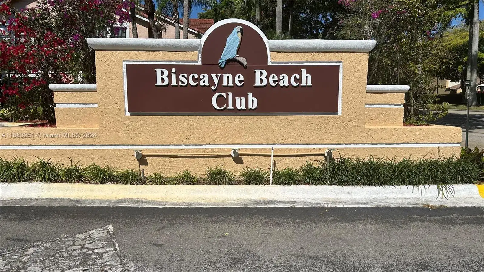 1 bedroom 1 bath Residential for sale at 15551 SW 104th Ter # 828, Miami FL 33196