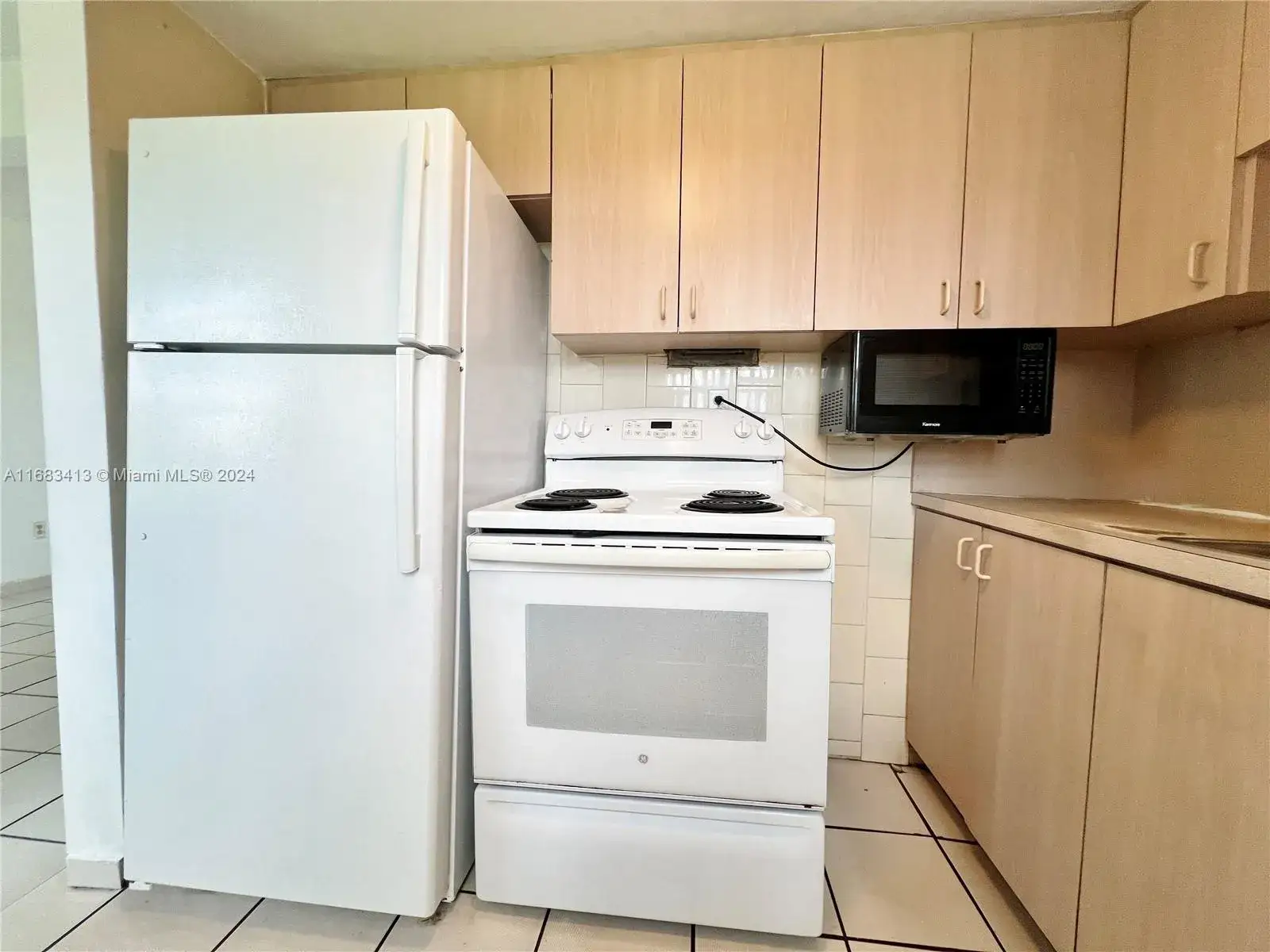 1 bedroom 1 bath Residential for sale at 391 E 4th Ave # 9, Hialeah FL 33010