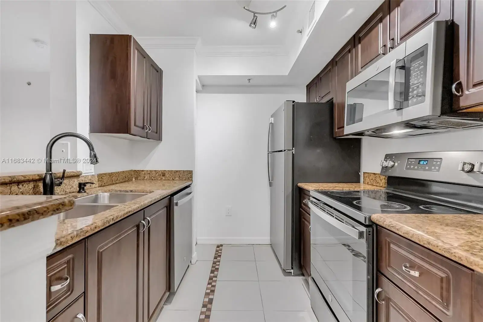 3 bedroom 2 bath Residential for sale at 2427 Centergate Dr # 108, Miramar FL 33025