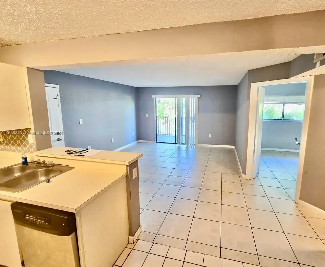 2 bedroom 1 bath Residential for sale at 301 Palm Way # 304, Pembroke Pines FL 33025