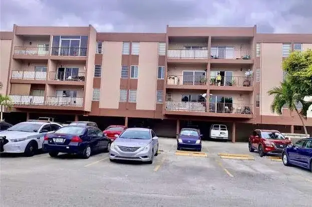 3 bedroom 2 bath Residential for sale at 1900 W 68th St # D205, Hialeah FL 33014