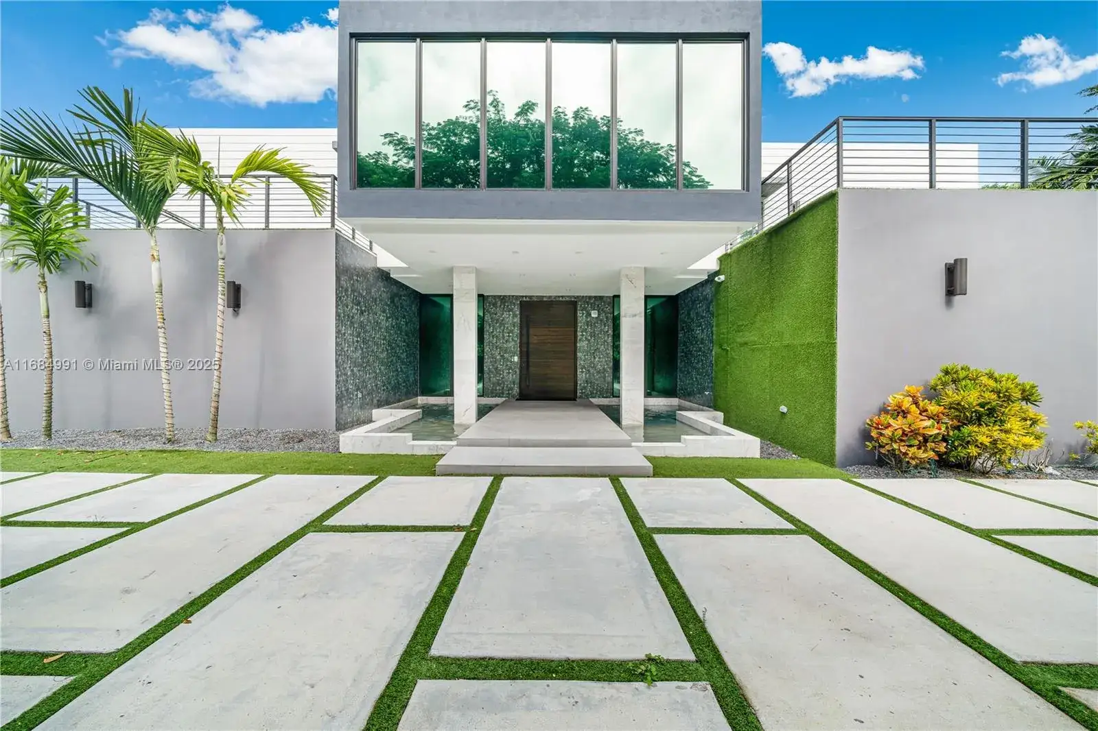 7 bedroom 7 bath Residential for sale at 6695 SW 112th St, Pinecrest FL 33156