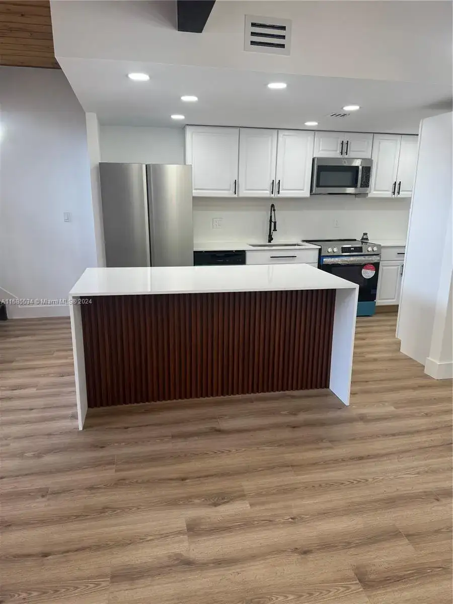 2 bedroom 2 bath Residential for sale at 761 E Coco Plum Cir # 6, Plantation FL 33324